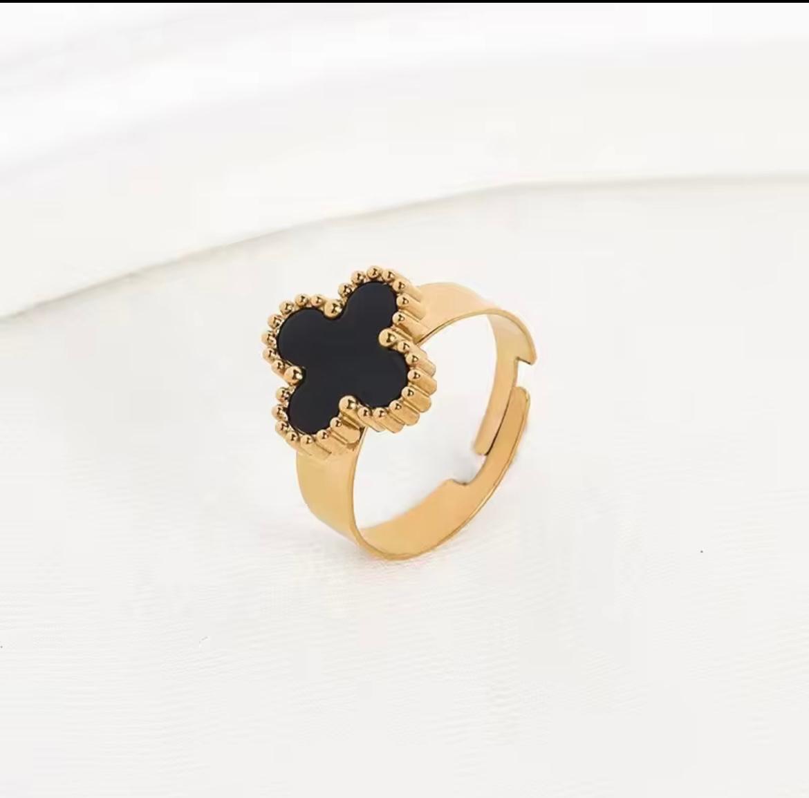 Elegant Clover Ring - 18K Gold Plated