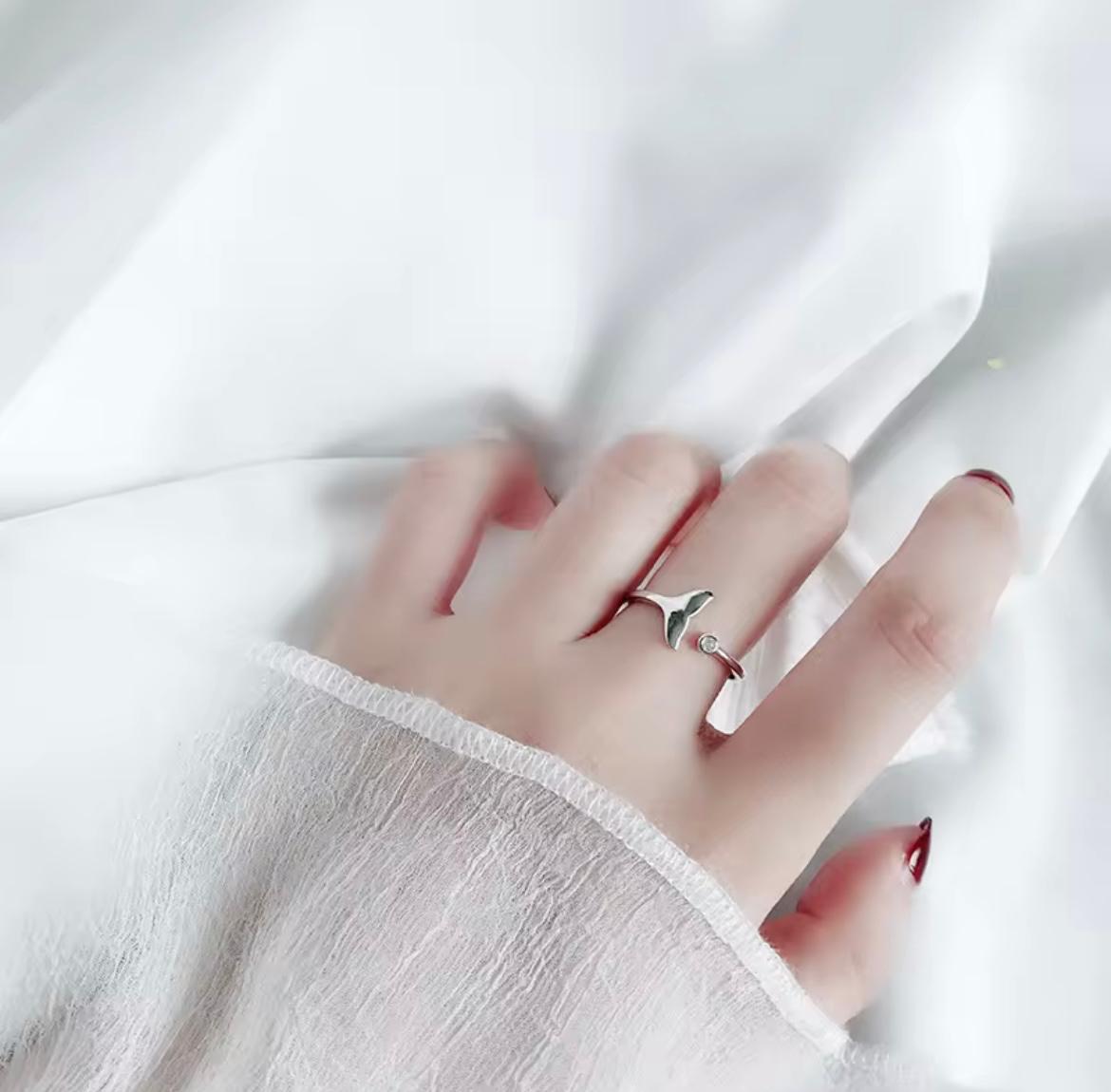 Elegant Fish Tale Ring - Stainless Steel