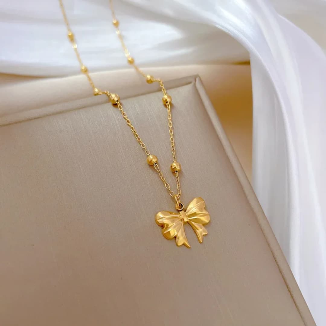 Elegant Bow Pendent Necklace - 18K Gold Plated