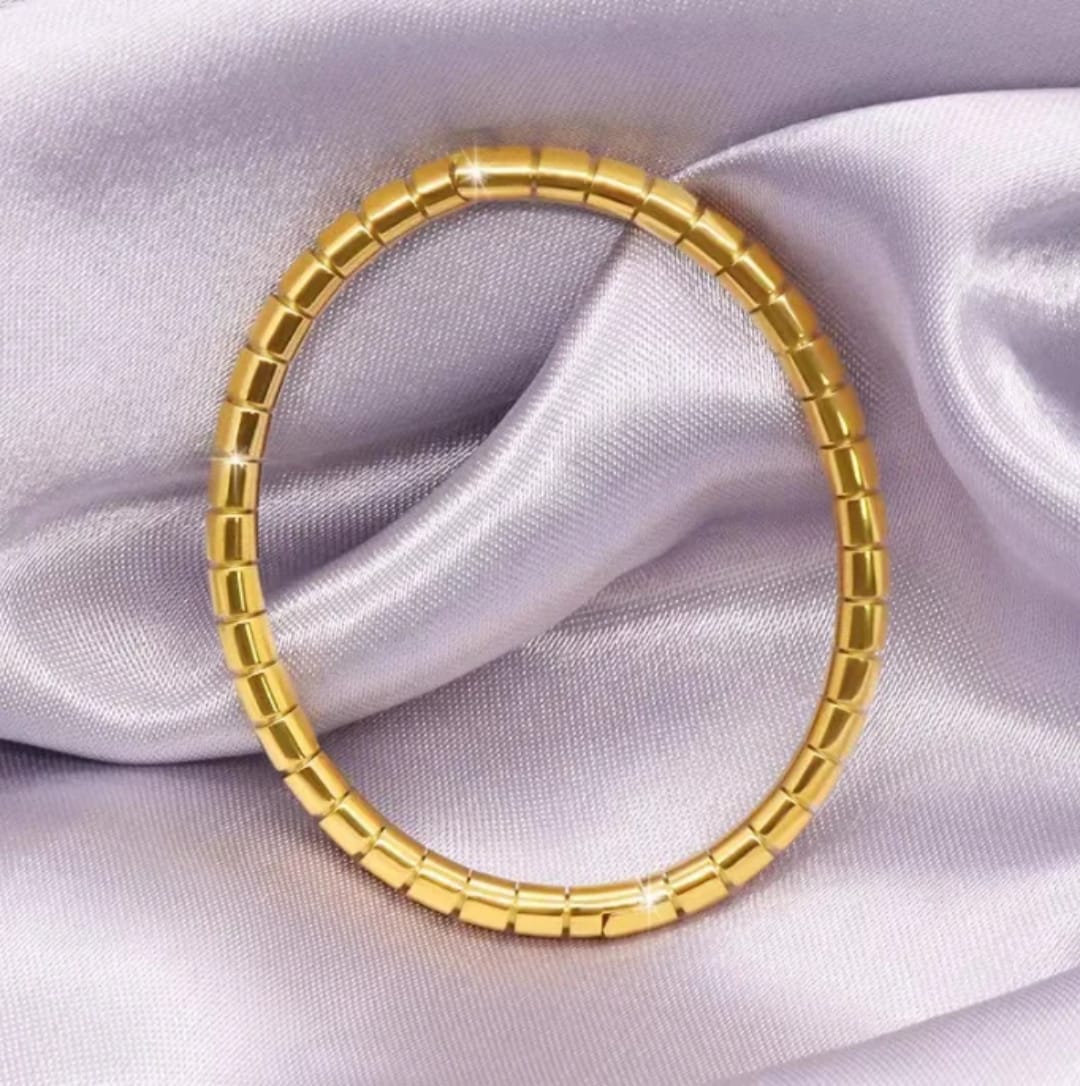 Minimal Twisted Bangle - 22K Gold Plated