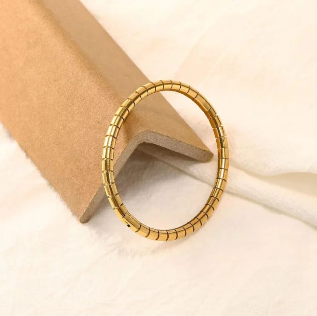 Minimal Twisted Bangle - 22K Gold Plated