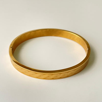 Classy Golden Bracelet - 22K Gold Plated