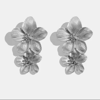 Elegant Silver Floral Dangle Earring