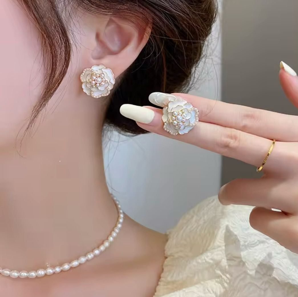 White Floral Korean Earring