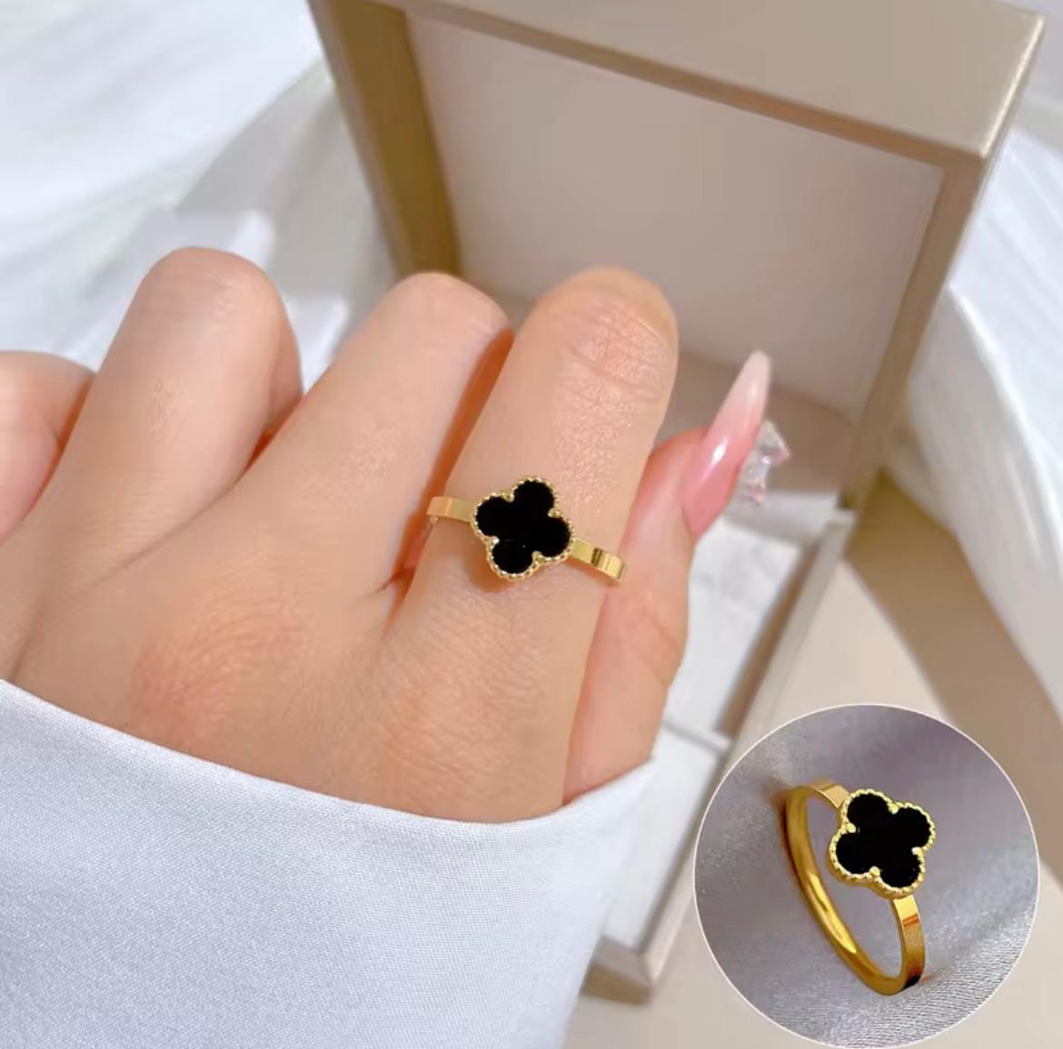 Elegant Clover Ring - 18K Gold Plated