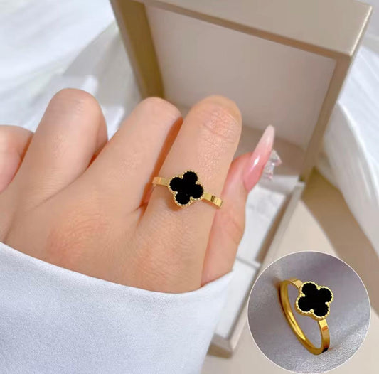 Elegant Clover Ring - 18K Gold Plated