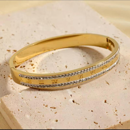 Classy Roman Bracelet - 22K Gold Plated