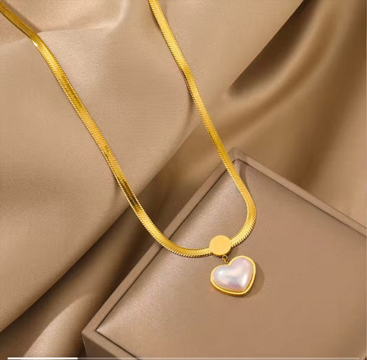 Gold-Plated Flat Snake Chain Heart-Shaped Pearl Necklace