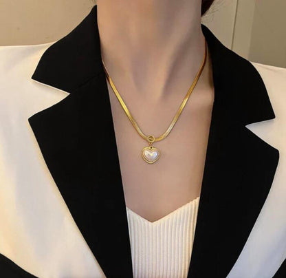 Gold-Plated Flat Snake Chain Heart-Shaped Pearl Necklace