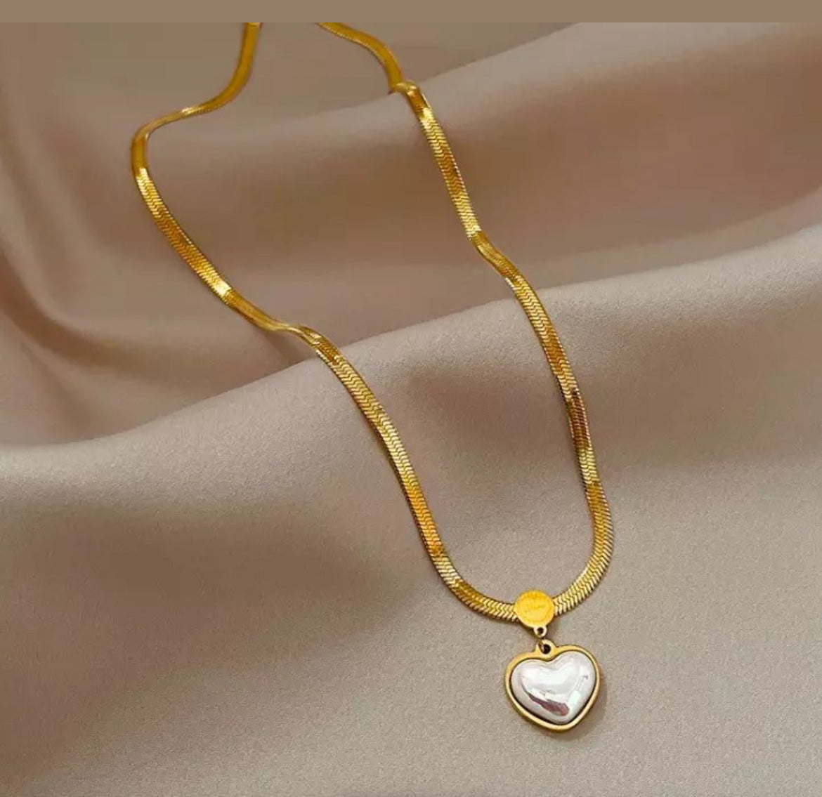 Gold-Plated Flat Snake Chain Heart-Shaped Pearl Necklace