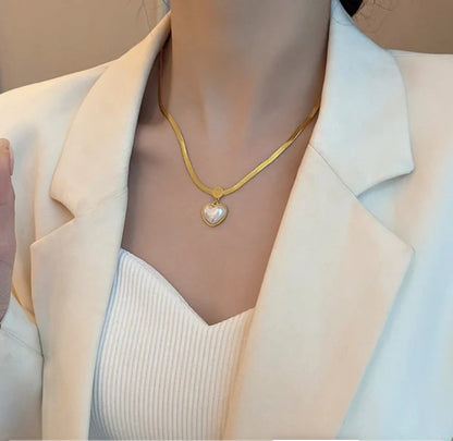 Gold-Plated Flat Snake Chain Heart-Shaped Pearl Necklace